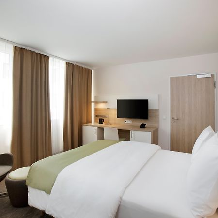 Holiday Inn Frankfurt Airport By Ihg Francoforte sul Meno Esterno foto