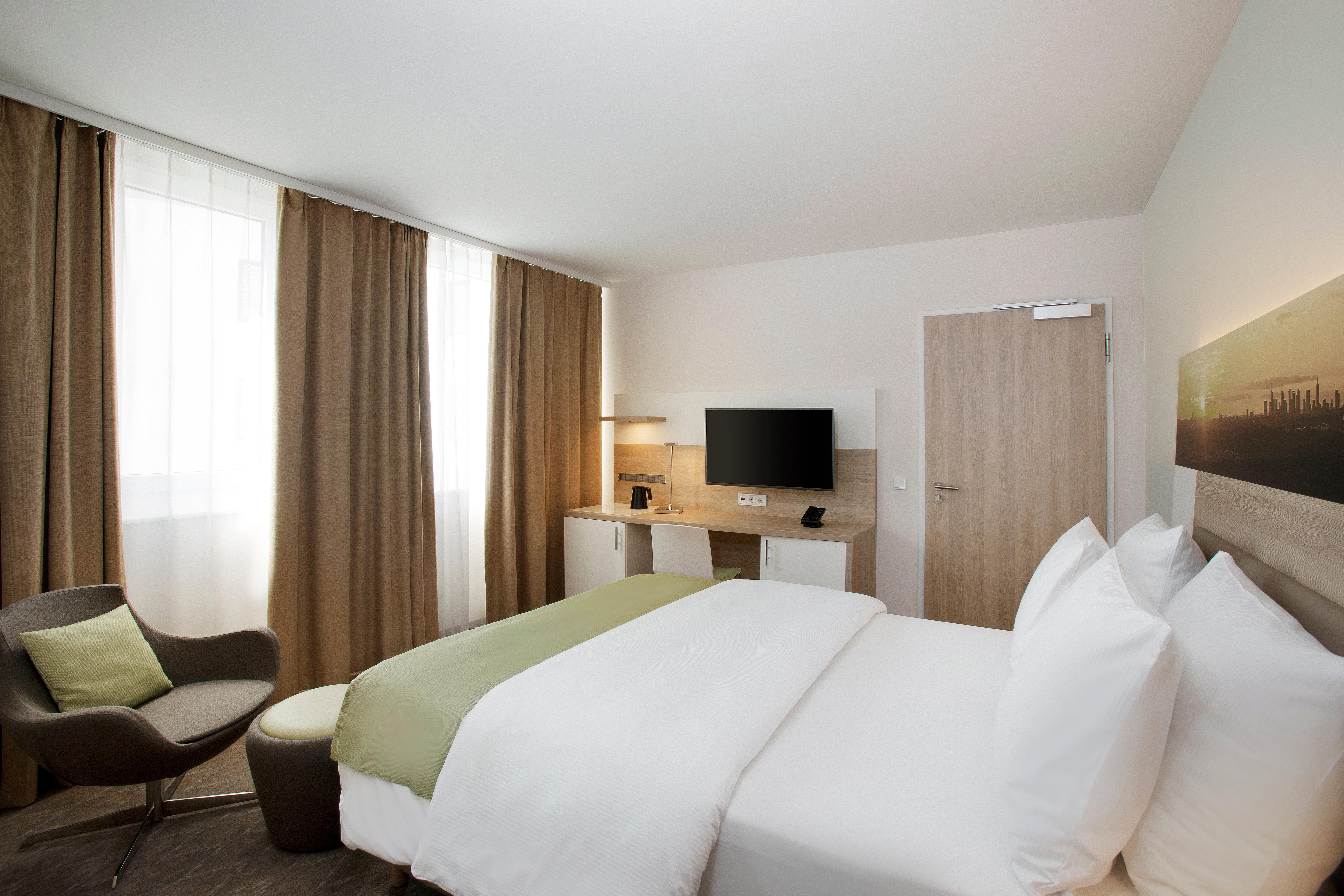 Holiday Inn Frankfurt Airport By Ihg Francoforte sul Meno Esterno foto