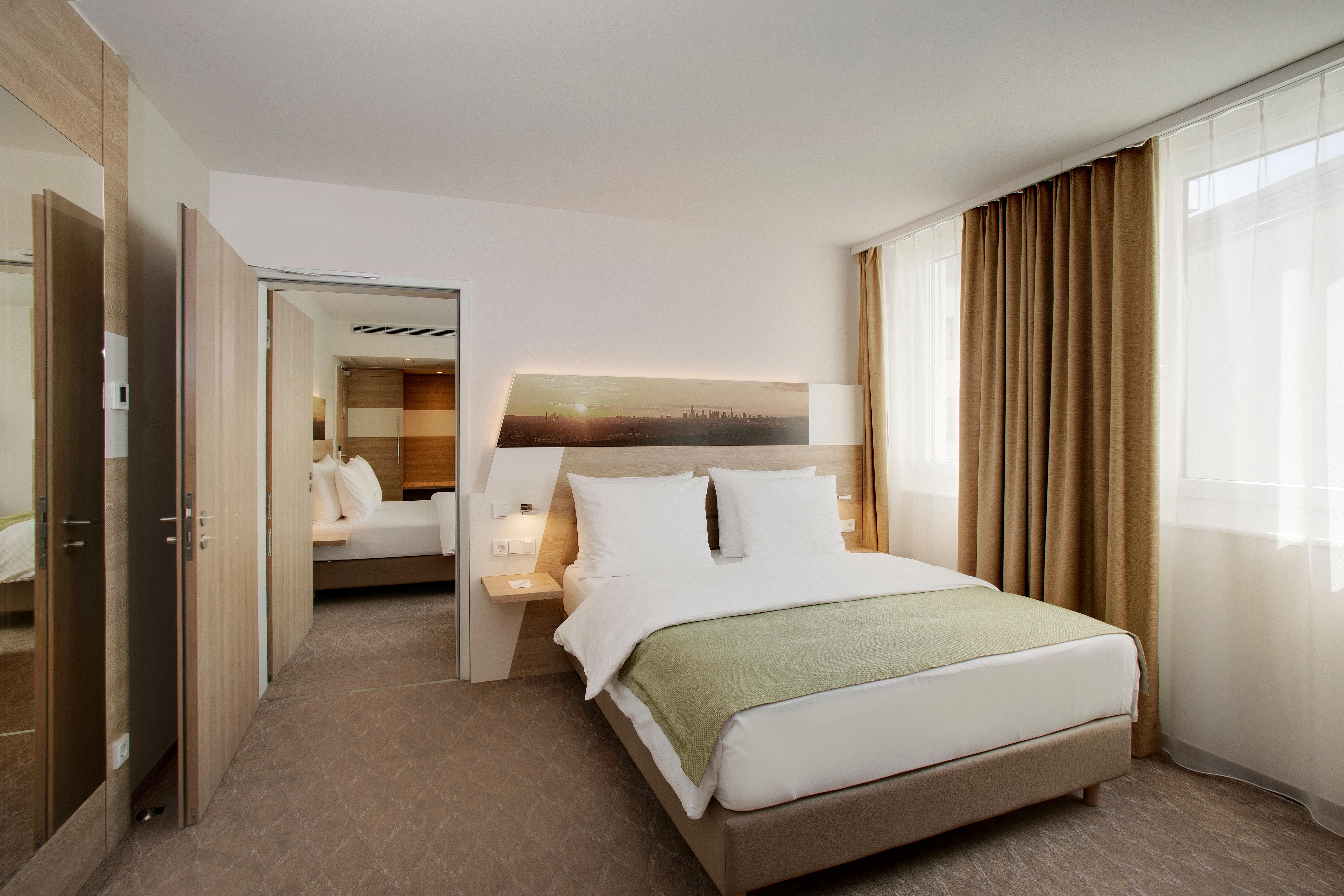 Holiday Inn Frankfurt Airport By Ihg Francoforte sul Meno Esterno foto