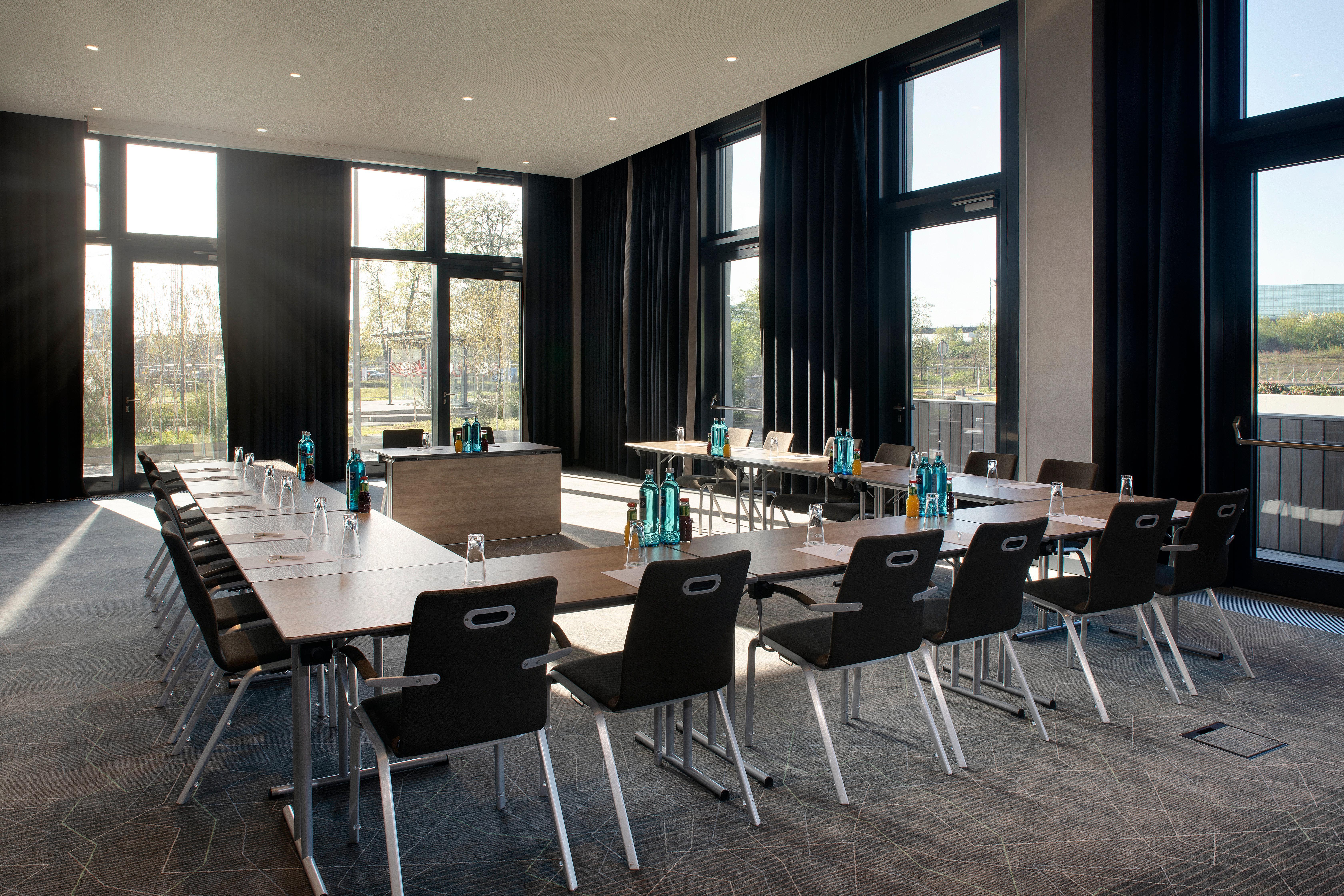 Holiday Inn Frankfurt Airport By Ihg Francoforte sul Meno Esterno foto