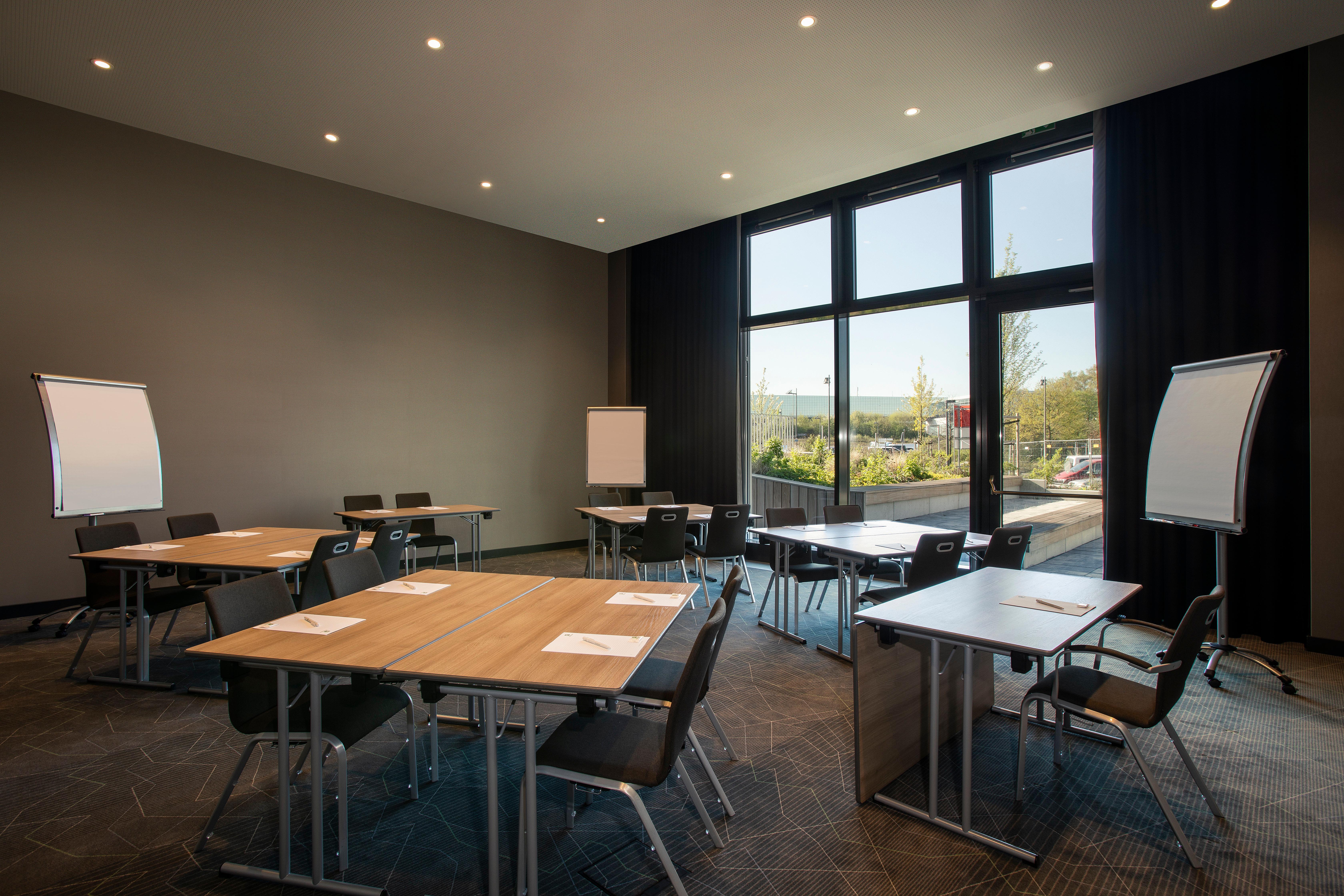 Holiday Inn Frankfurt Airport By Ihg Francoforte sul Meno Esterno foto