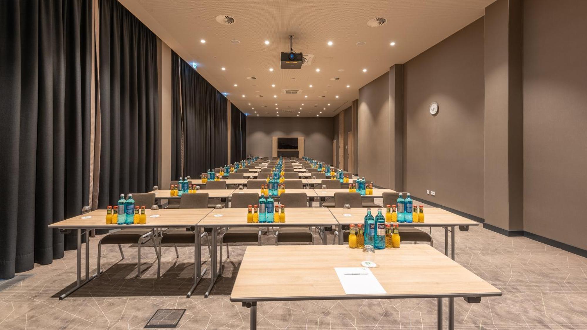 Holiday Inn Frankfurt Airport By Ihg Francoforte sul Meno Esterno foto