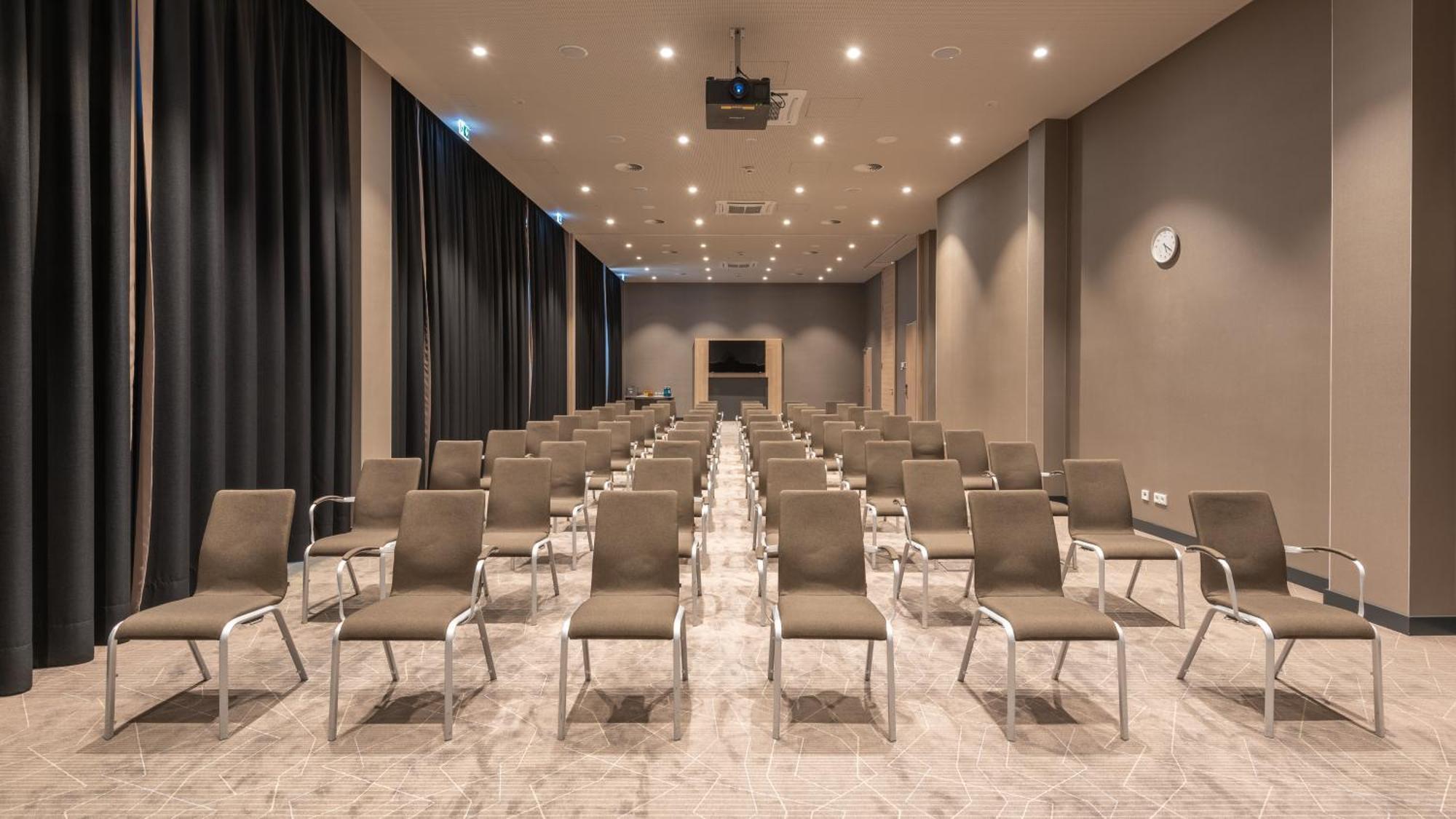 Holiday Inn Frankfurt Airport By Ihg Francoforte sul Meno Esterno foto