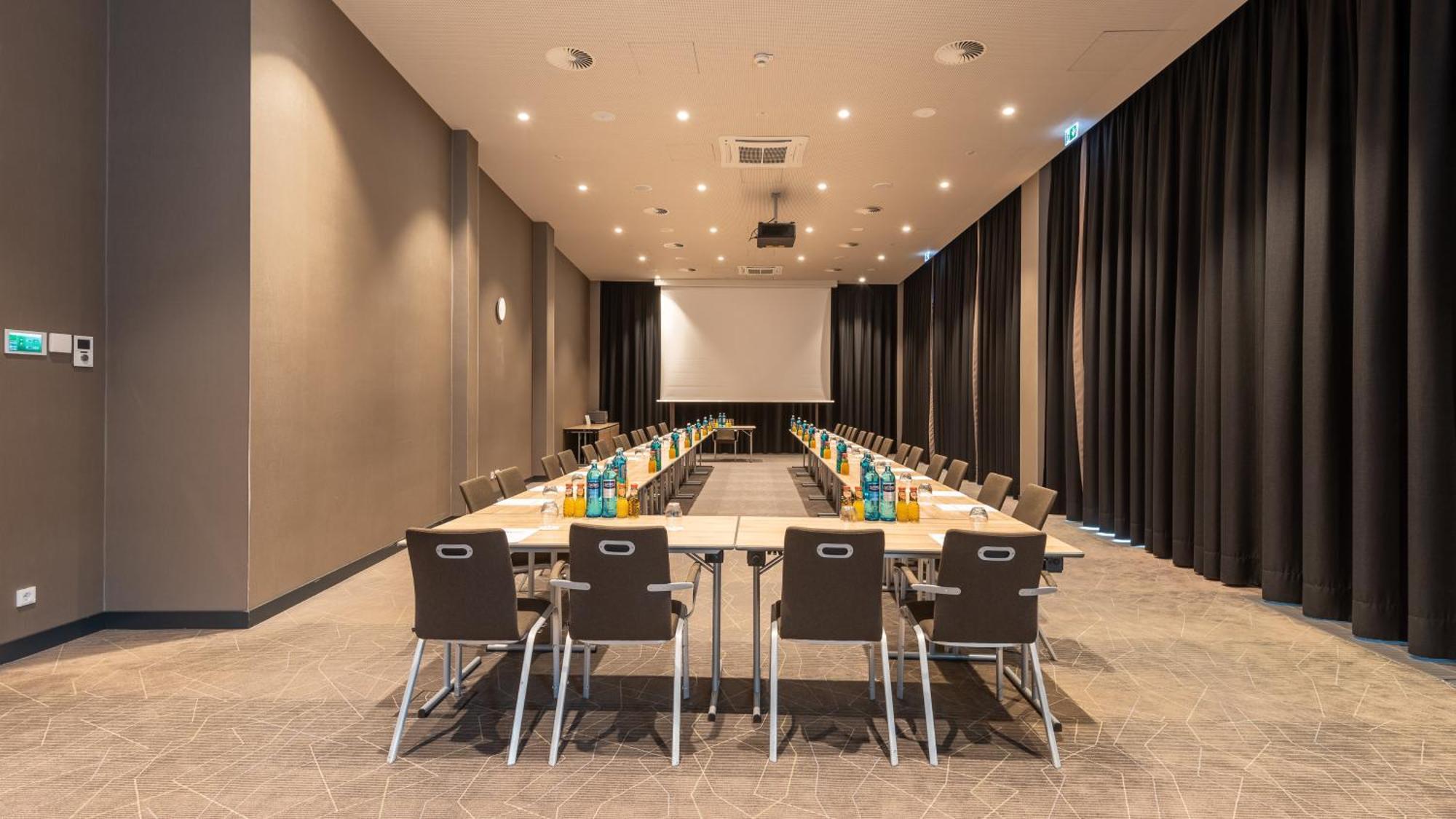 Holiday Inn Frankfurt Airport By Ihg Francoforte sul Meno Esterno foto