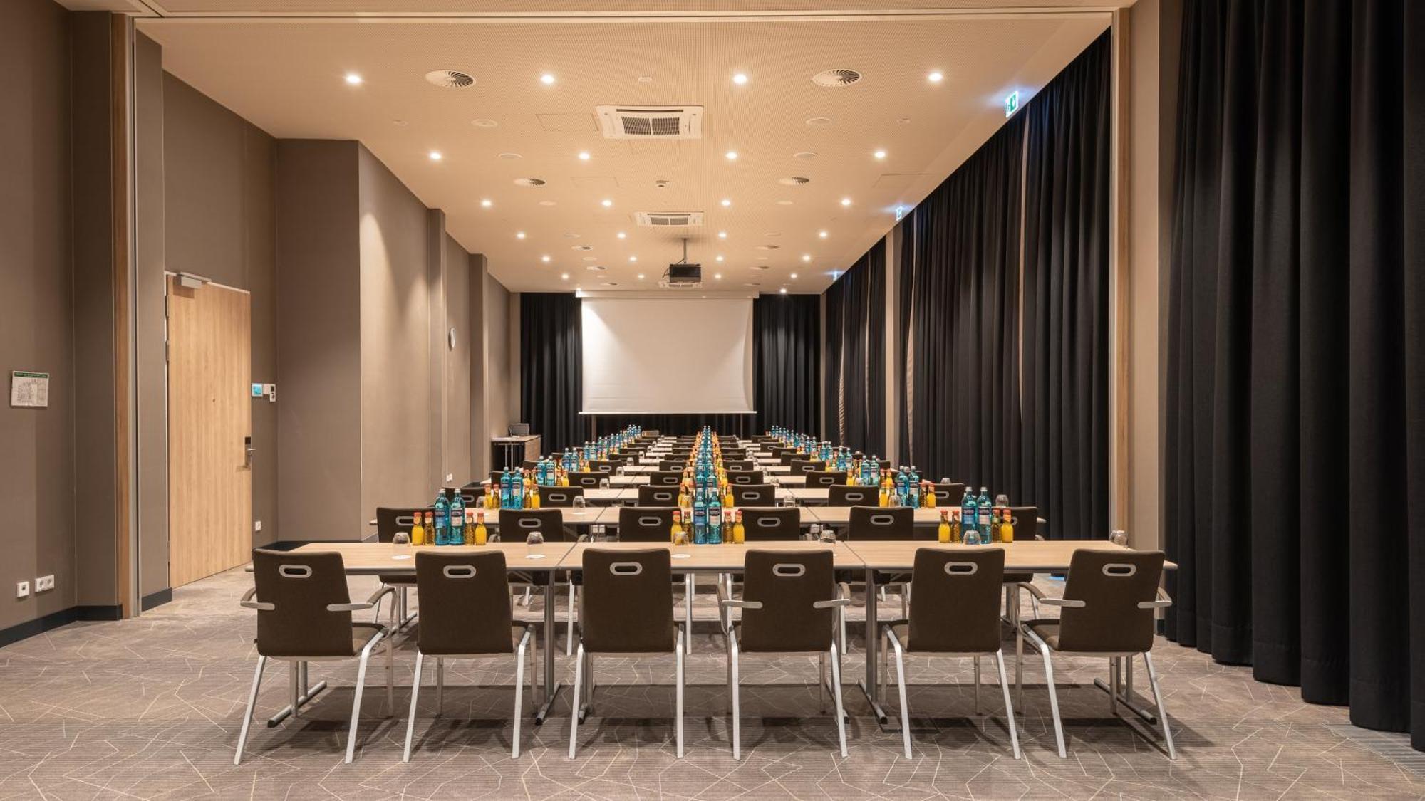 Holiday Inn Frankfurt Airport By Ihg Francoforte sul Meno Esterno foto