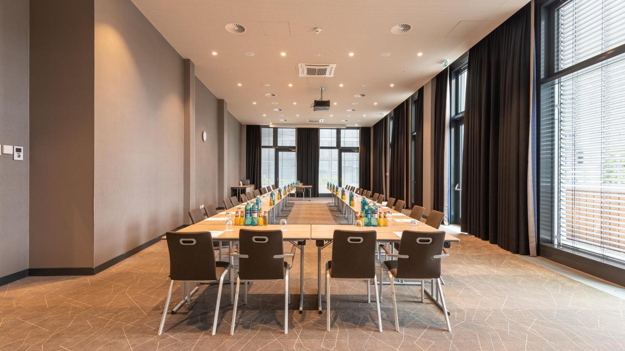 Holiday Inn Frankfurt Airport By Ihg Francoforte sul Meno Esterno foto